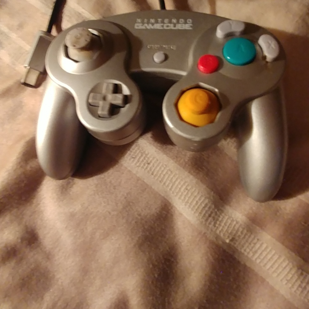 Game Cube Controllers - Picture 2 of 2